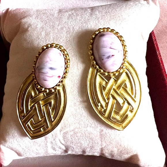 MONET Vintage-Rare Finds Signed Gold Tone Pierced Earrings - Picture 4 of 5